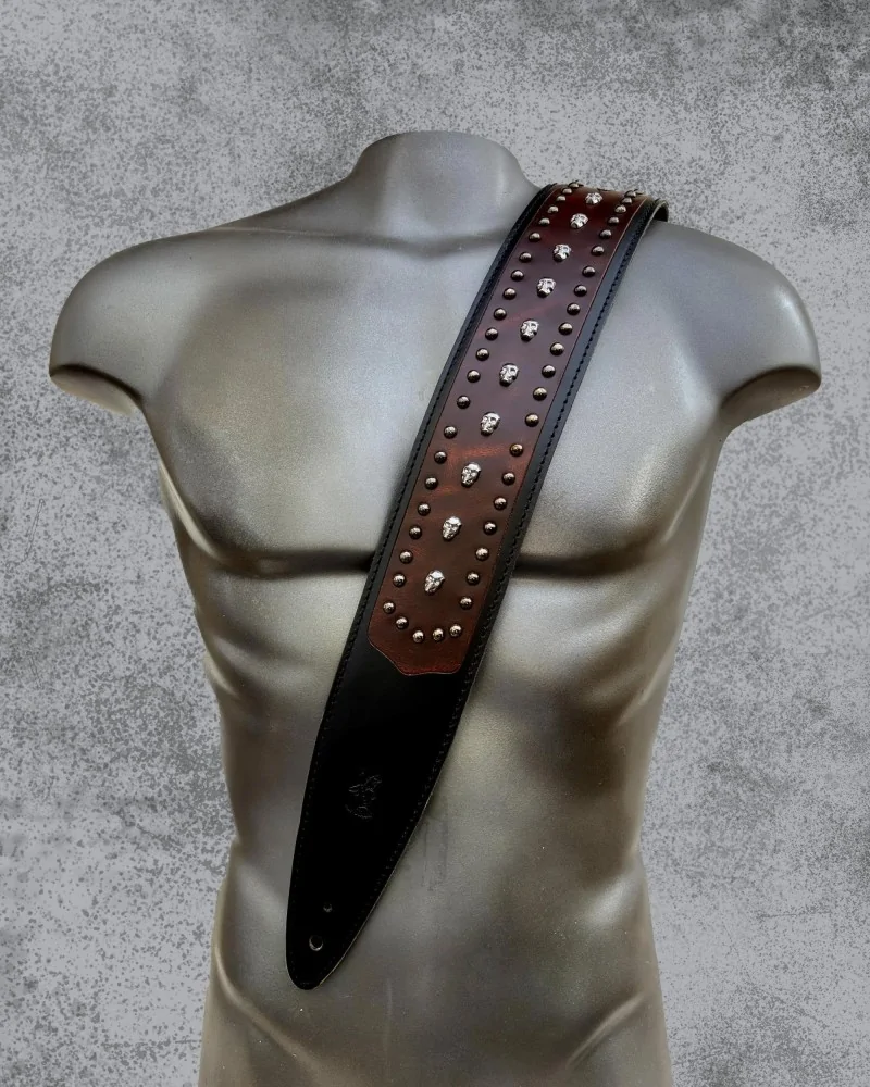 SKULLS AND RIVETS black-bordeaux