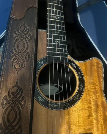 CELTIC PADDDED Brown Guitar