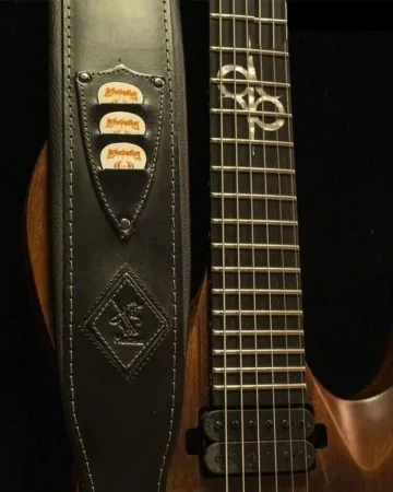 DELUXE PICKHOLDER Black Guitar
