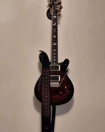 SKULLS AND RIVETS black-bordeaux